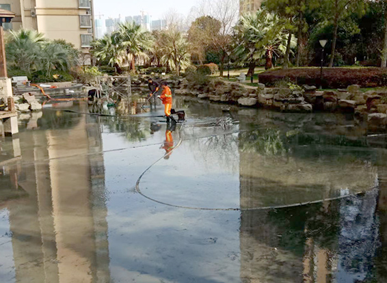 南乐景观池淤泥清理