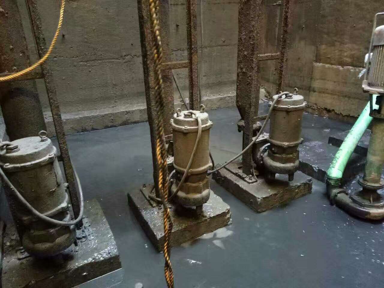 南乐污水池清理