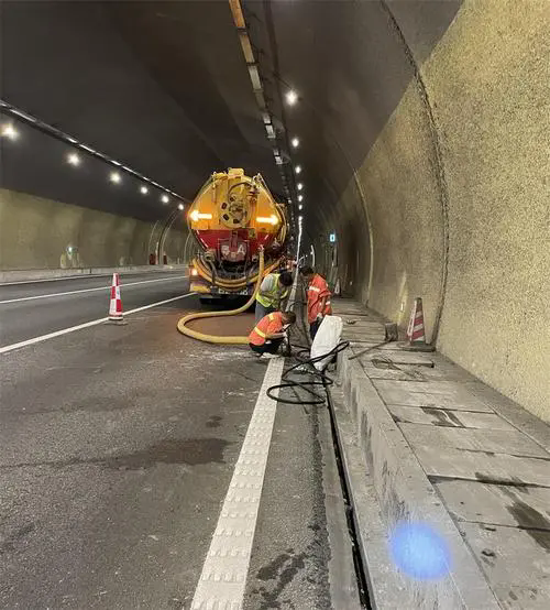 南乐隧道排水渠清淤